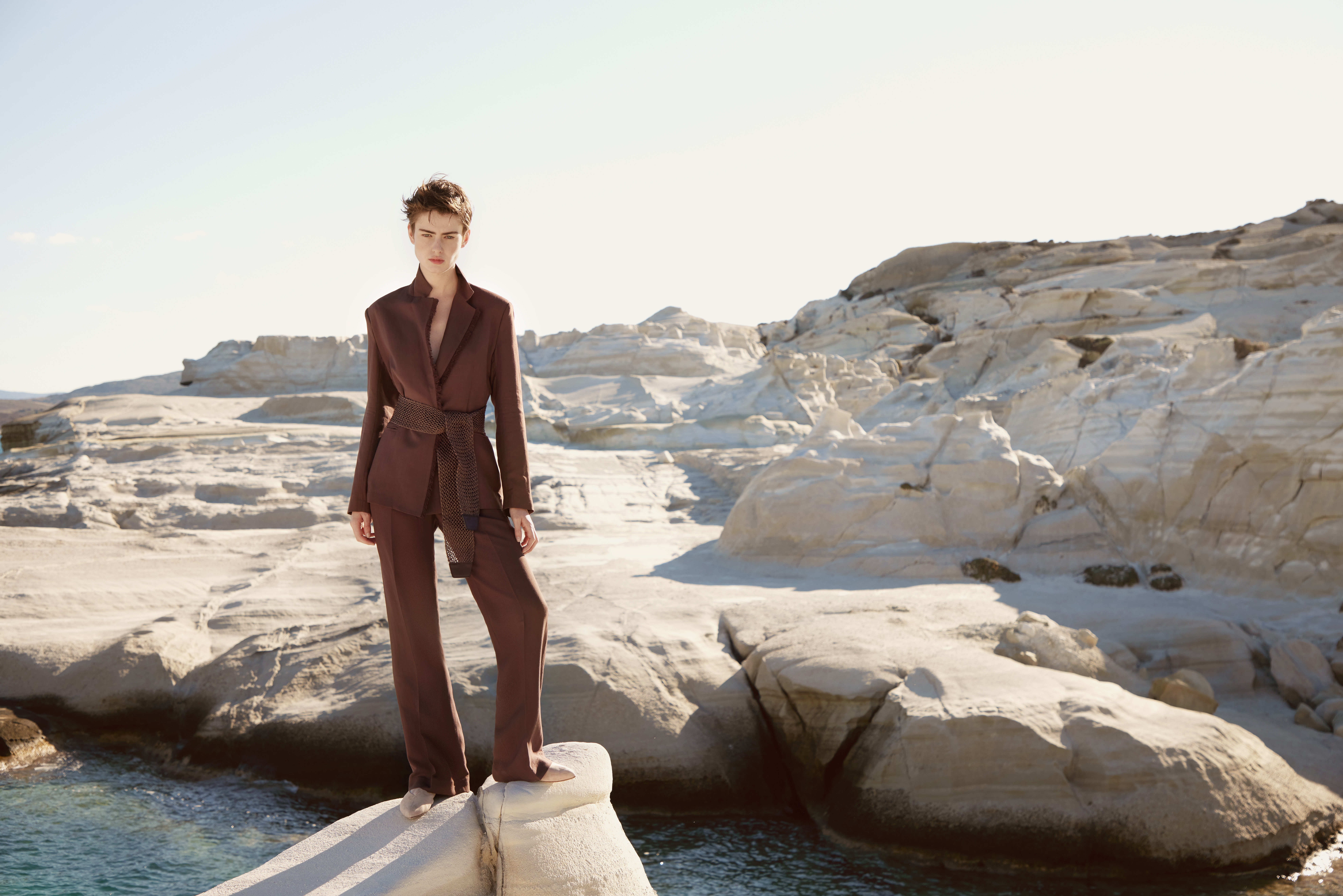 Spring Summer 2026 — шоколадный брючный костюм, бирюзовая вода